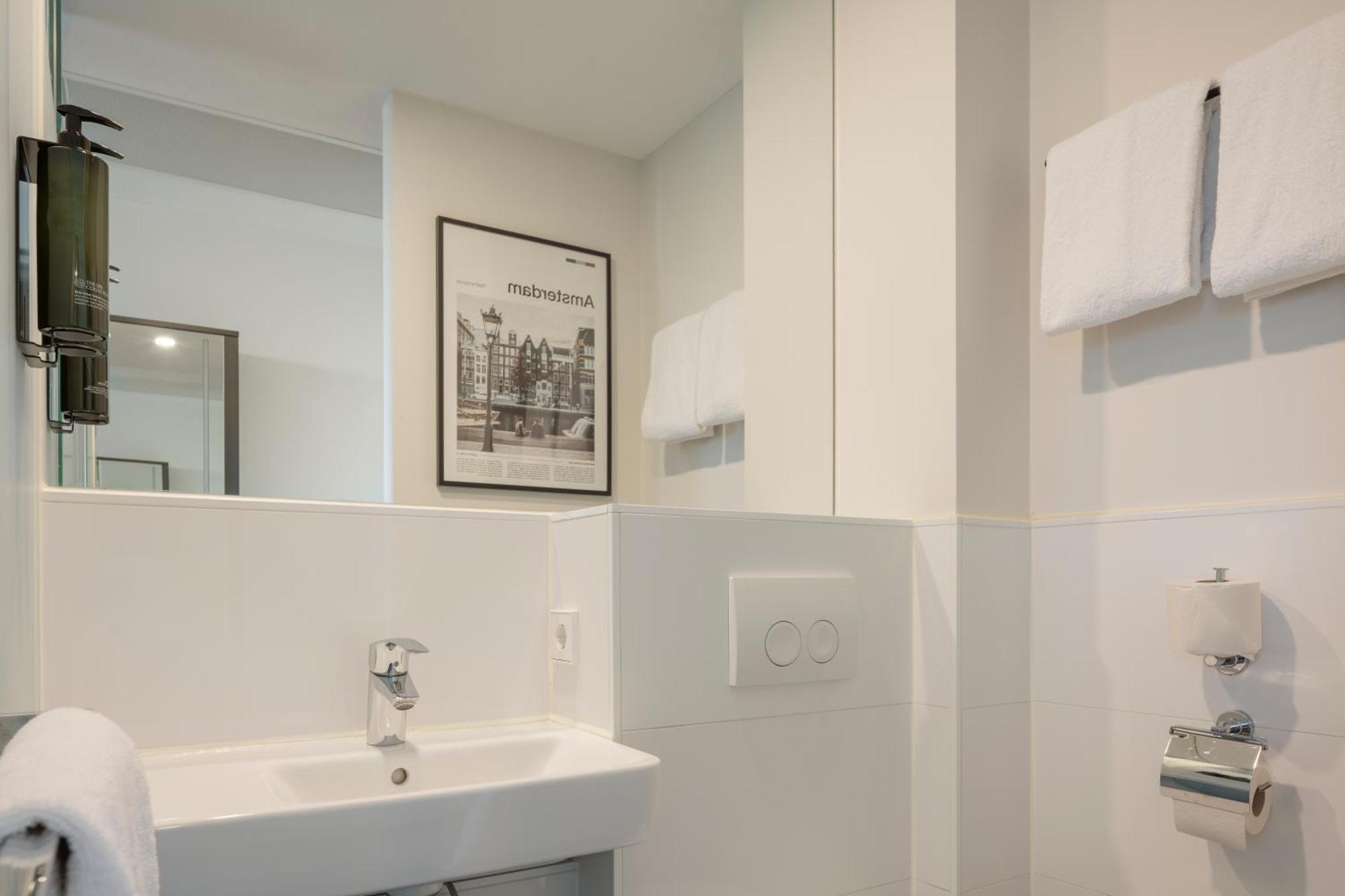 Maxhotel Amsterdam Airport Schiphol - Recently Renovated Hoofddorp Eksteriør billede